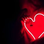Защо се вкопчваме в хора, които ни показват, че не ни искат защо обичаме хора, които не ни обичат